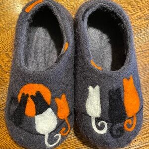 Cozy Cat Design Slippers - Gray and Orange Felted Wool
